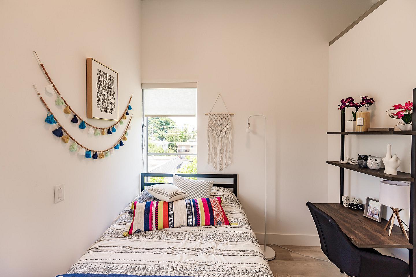 Bedroom In A 3-Bed Mixed Gender Apartment - Vibrant Coliving Community in Culturally Rich Little Havana, Miami - Gallery - 4