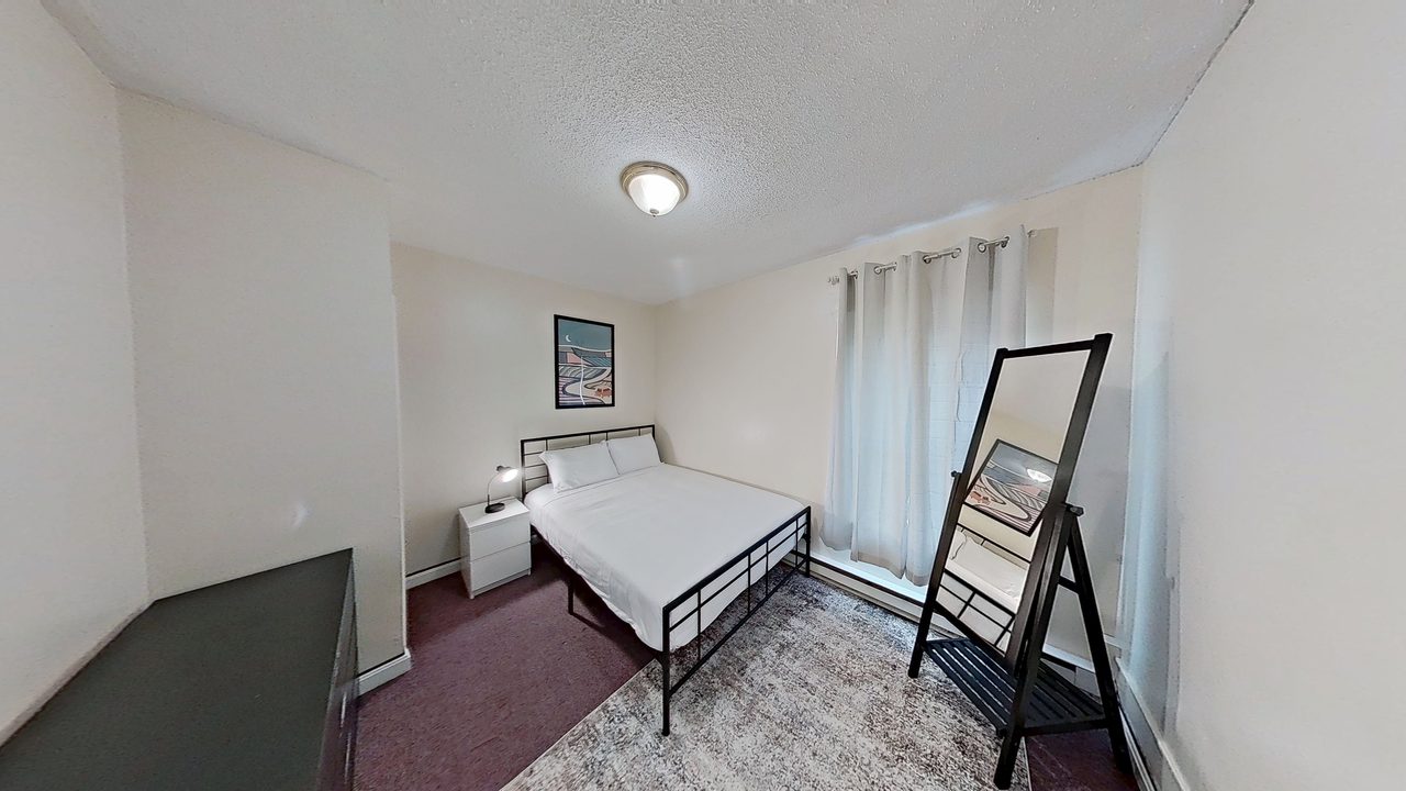  #1885: South End - Queen Bedroom C  -  #1885: South End  - Gallery -  1