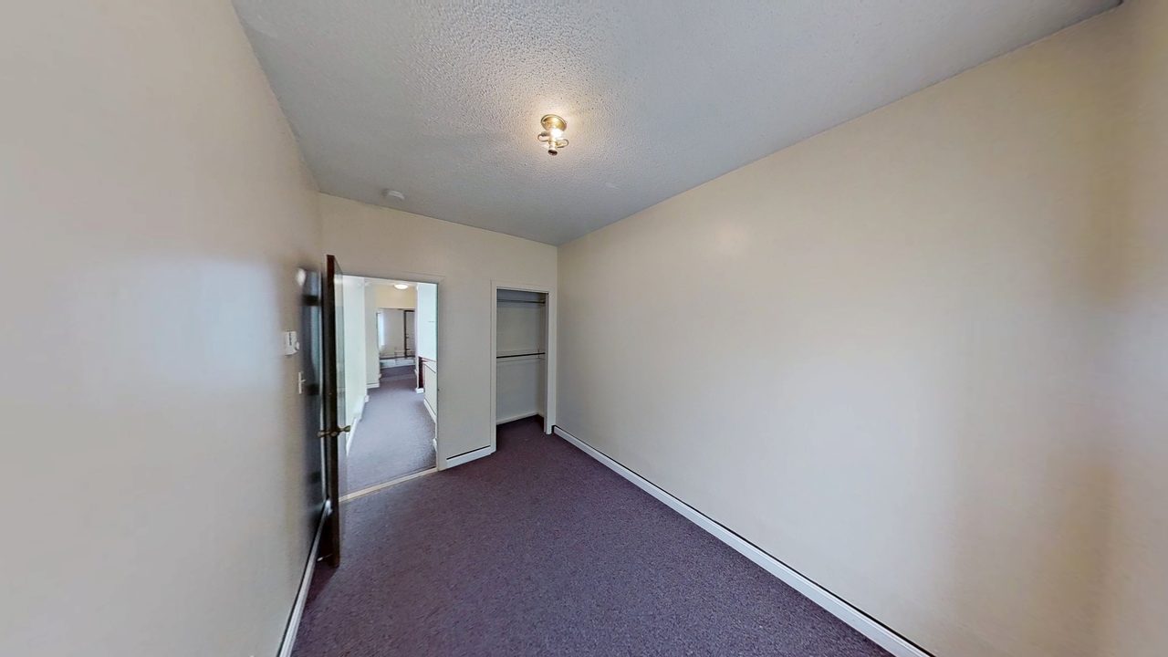  #1885: South End - Queen Bedroom A  -  #1885: South End  - Gallery -  7