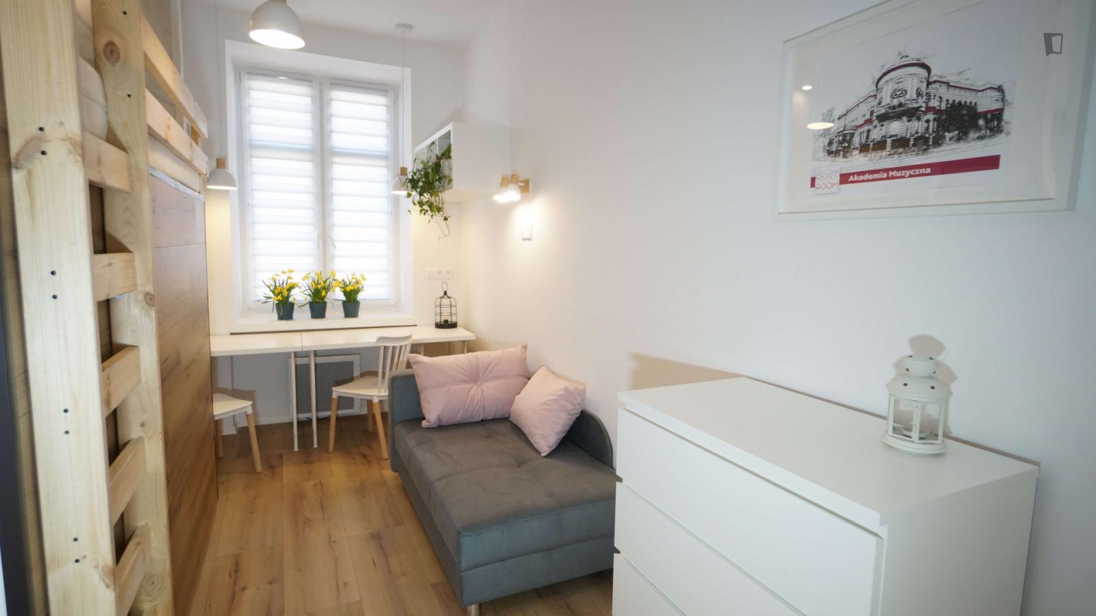 Lovely Single Bedroom In Shared Flat Near The Politechnika Łódzka - Lovely single bedroom in shared flat near the Politechnika Łódzka - Gallery - 1
