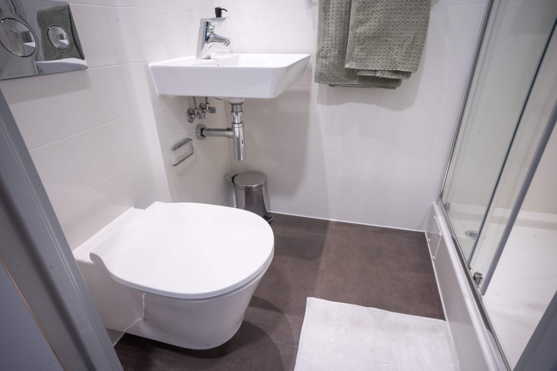  Premium En-Suite (Single Occupancy)  -  West Wing Cardiff  - Gallery -  5