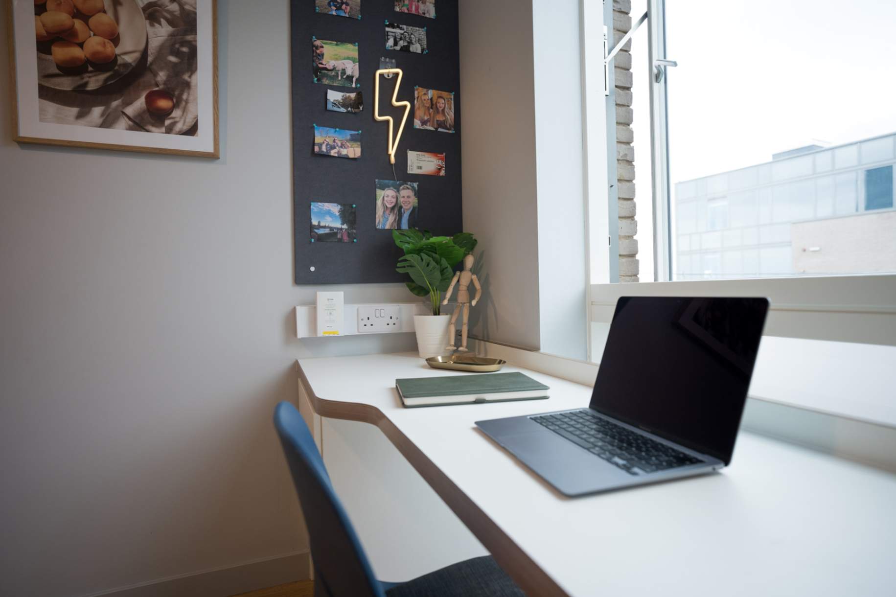  Premium En-Suite (Single Occupancy)  -  West Wing Cardiff  - Gallery -  6
