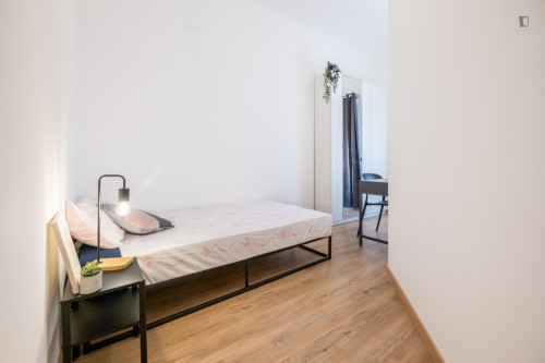 Lovely single bedroom in Ortica