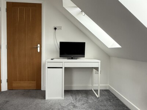 Modern Ensuite Room – Near London