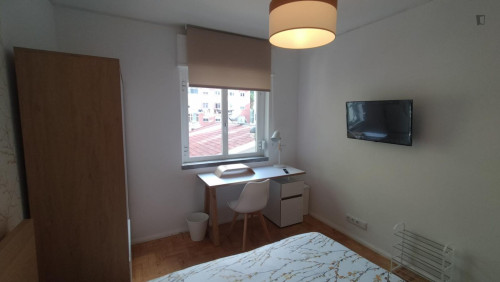 ABAR2X5 - Spacious and comfortable room, large bed, close to Nova SBE