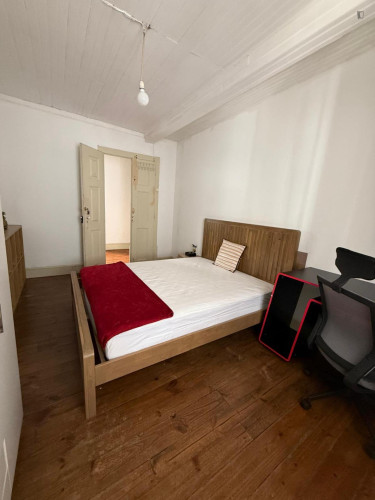 Charming bedroom in a 7-bedroom flat