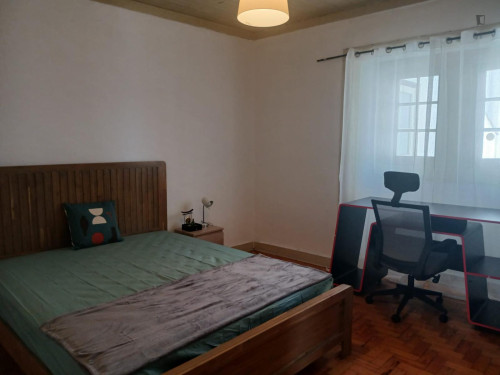 Great double bedroom in Celas area