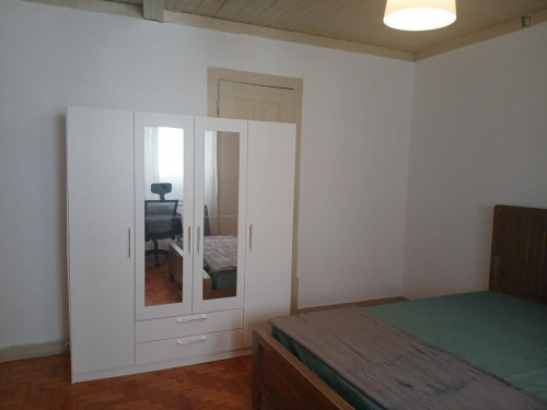 Great double bedroom in Celas area