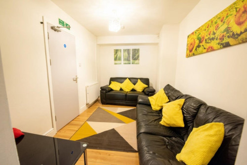 Comfy double bedroom in Sandfields