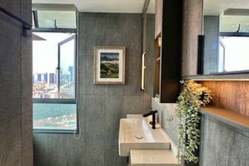 Luxurious Modern Contemporary Flat Showcasing Singapore's Icon Cityscape and Vibrance - Gallery - 6