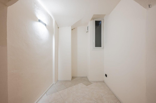 1-Bedroom apartment in the centre of Bologna  - Gallery -  5