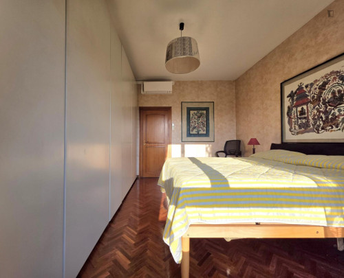 Sunny double bedroom near the Mazzini train station