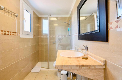 Wonderful double bedroom in quiet area with wonderful view
