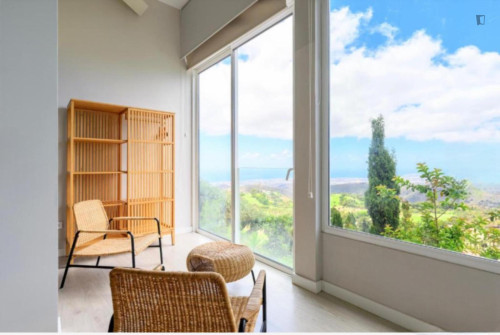 Wonderful double bedroom in quiet area with wonderful view