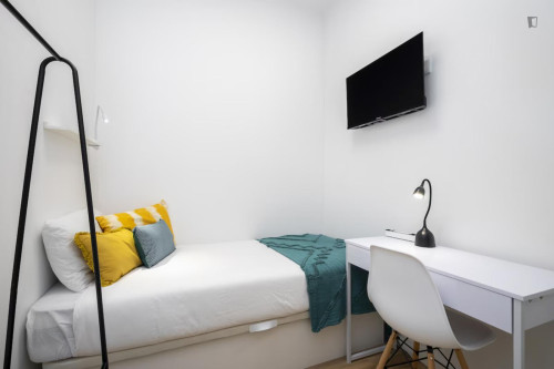 Welcoming single bedroom near Arroios metro station
