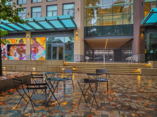 Spacious Stunning Building w/ Gym + Terrace near CRAB Park at Portside