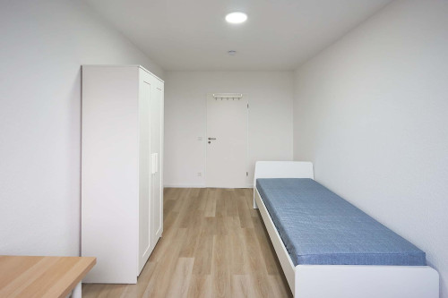 Kölner Landstraße - Room 3