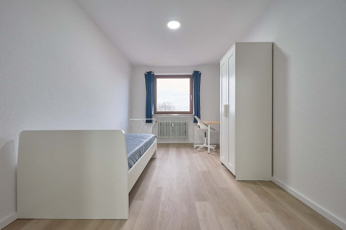 Kölner Landstraße - Room 3