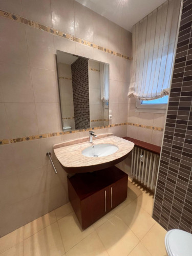 Comfy double bedroom near the Campus Rio Vena of Universidad de Burgos - Gallery - 8