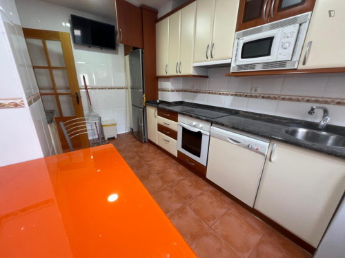 Comfy double bedroom near the Campus Rio Vena of Universidad de Burgos - Gallery - 10
