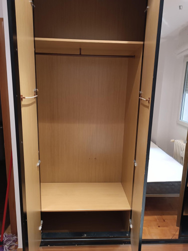 Comfy double bedroom near the Campus Rio Vena of Universidad de Burgos