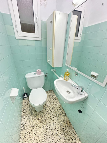 Luminous double bedroom near Parc de la Ciutat 