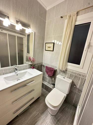 Luminous double bedroom near Parc de la Ciutat 