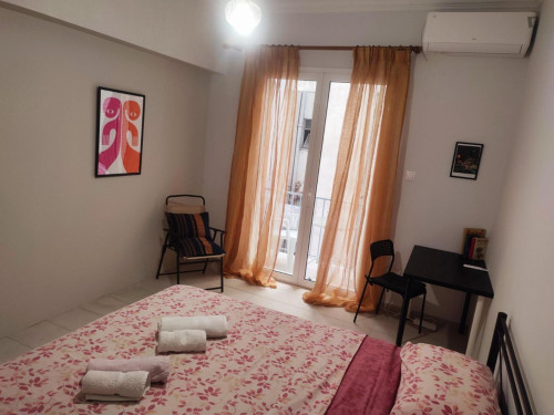 Welcoming double bedroom in Exarchia