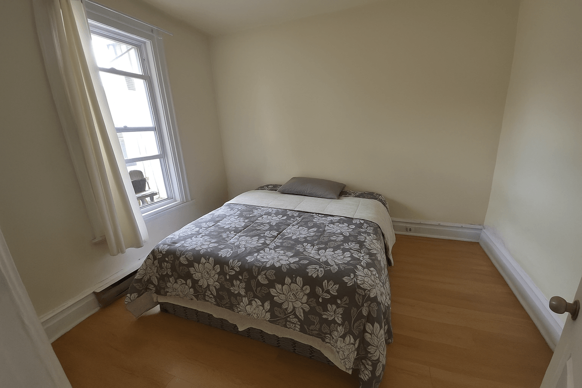 Double Back 3765, Montreal Centre 31 Nights Min(Full Room) - Large house near Montreal center - Gallery - 1