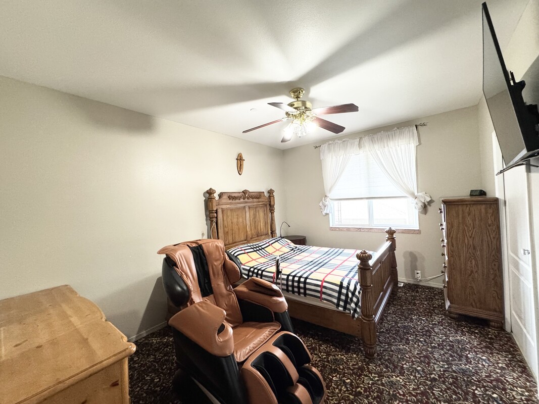  Master Bedroom #2(Single Bed)  -  Cozy Lakeridge House  - Gallery -  1