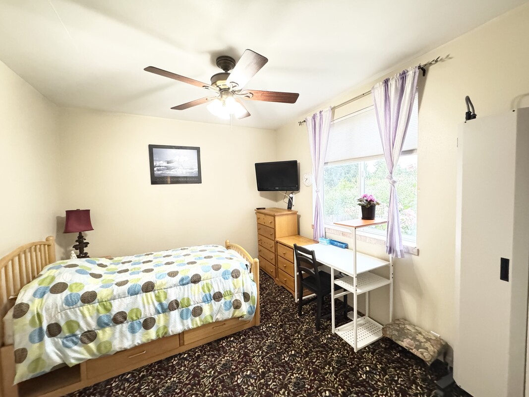  Bedroom #2(Full Room)  -  Cozy Lakeridge House  - Gallery -  1