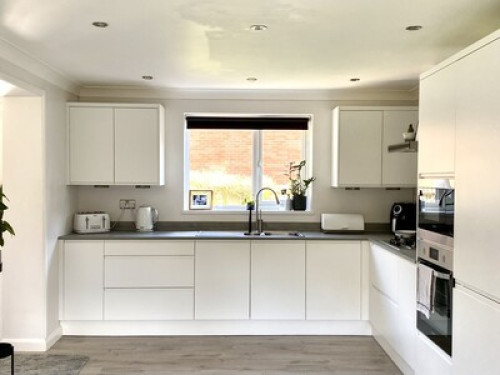 Modern Home, Torquay, near hospital