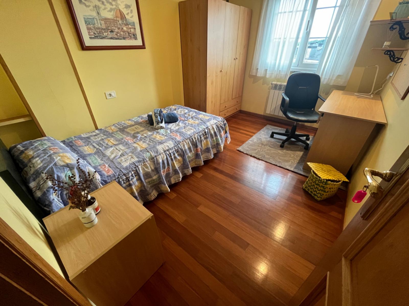  Very Comfy Single Bedroom Near Faculdade De Veterinária  -  Very comfy single bedroom near Faculdade de Veterinária  - Gallery -  1