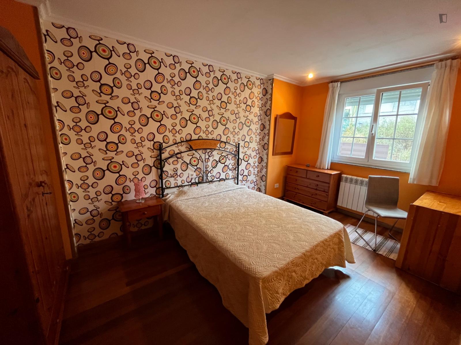  Single Bedroom In 10-Bedroom House  -  Single bedroom in 10-bedroom house  - Gallery -  1