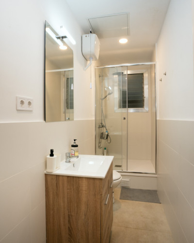 Spacious 7-Bedroom Coliving Apartment with Terrace in Central L'Eixample
