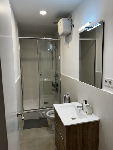 Spacious 7-Bedroom Coliving Apartment with Terrace in Central L'Eixample