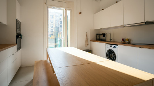 Spacious 7-Bedroom Coliving Apartment with Terrace in Central L'Eixample
