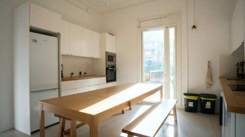 Spacious 7-Bedroom Coliving Apartment with Terrace in Central L'Eixample
