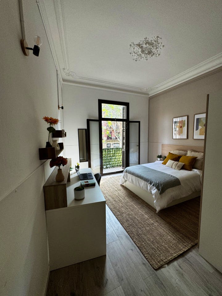 Room 1 - Spacious 7-Bedroom Coliving Apartment with Terrace in Central L'Eixample - Gallery - 14