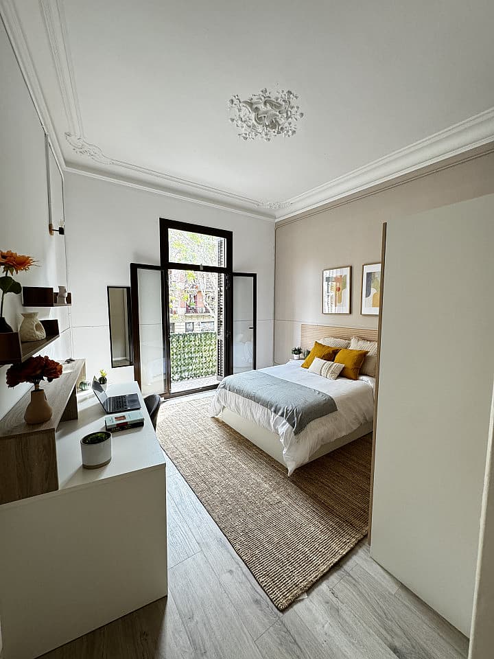 Room 1 - Spacious 7-Bedroom Coliving Apartment with Terrace in Central L'Eixample - Gallery - 84