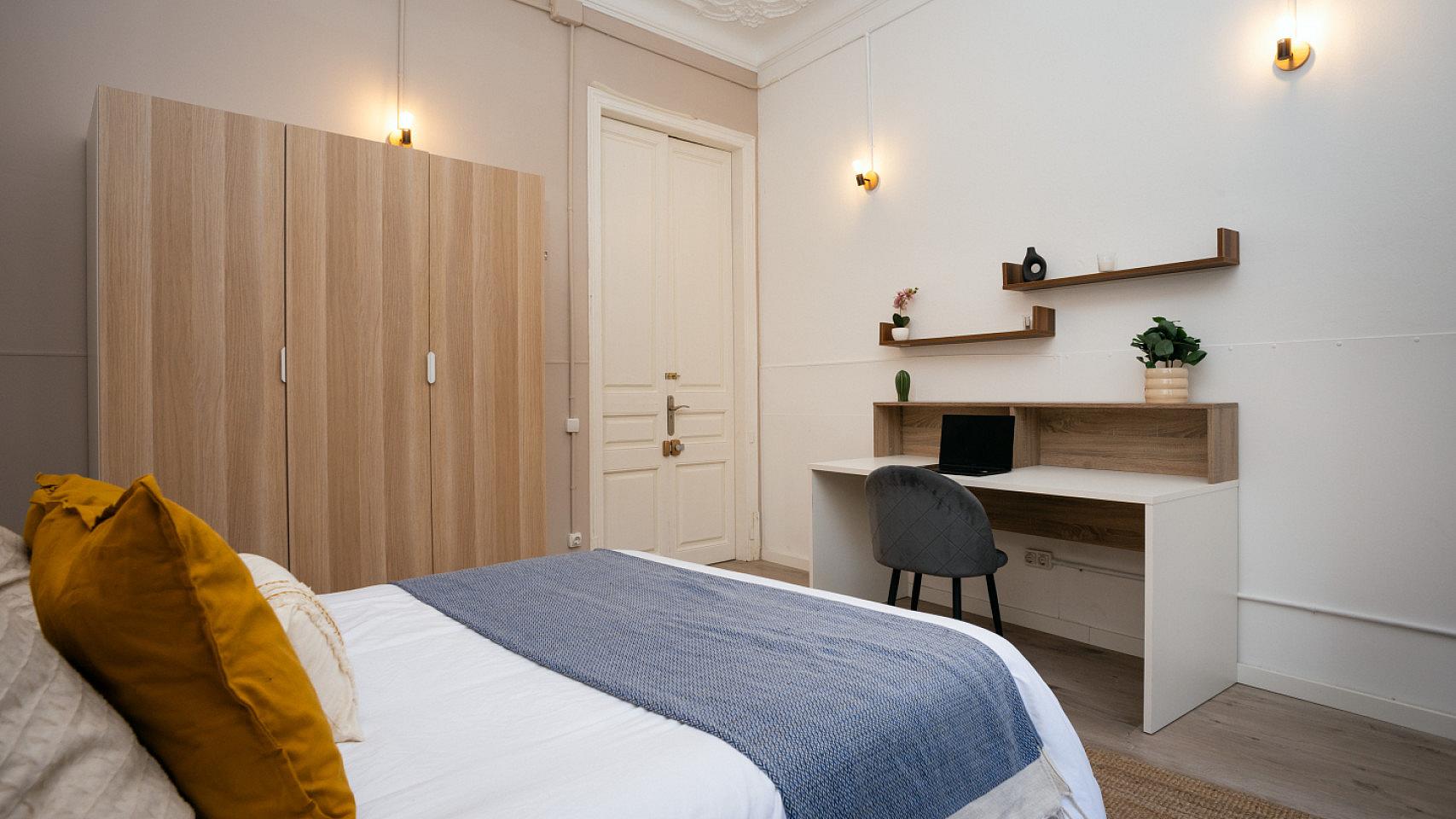 Room 1 - Spacious 7-Bedroom Coliving Apartment with Terrace in Central L'Eixample - Gallery - 67