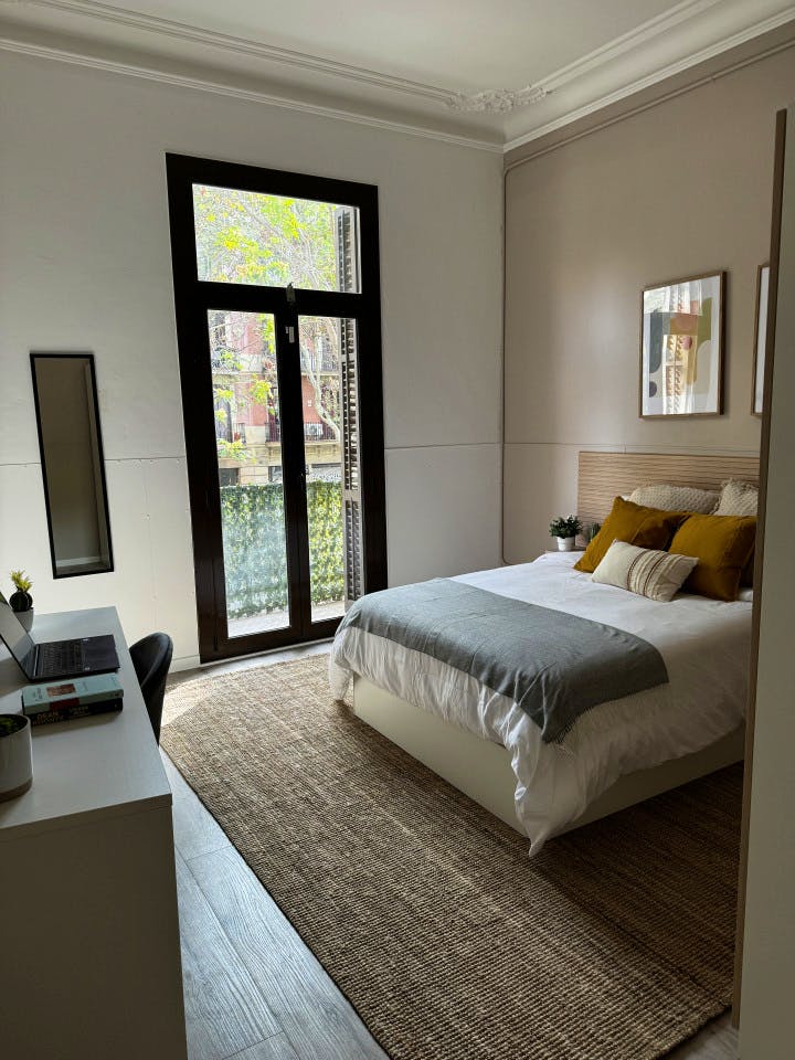 Room 1 - Spacious 7-Bedroom Coliving Apartment with Terrace in Central L'Eixample - Gallery - 11