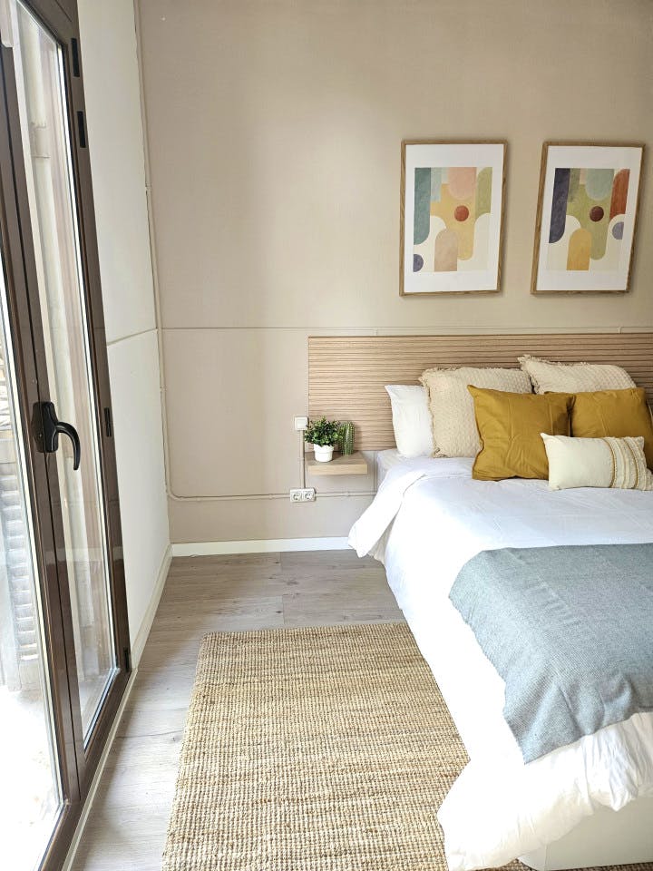 Room 1 - Spacious 7-Bedroom Coliving Apartment with Terrace in Central L'Eixample - Gallery - 6