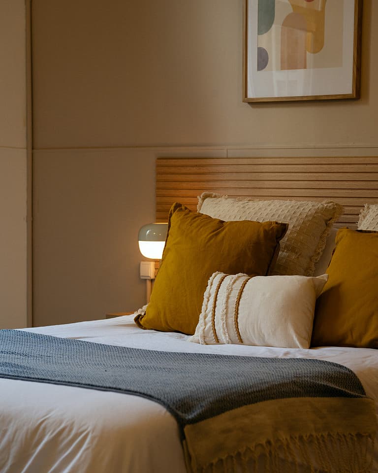 Room 1 - Spacious 7-Bedroom Coliving Apartment with Terrace in Central L'Eixample - Gallery - 68