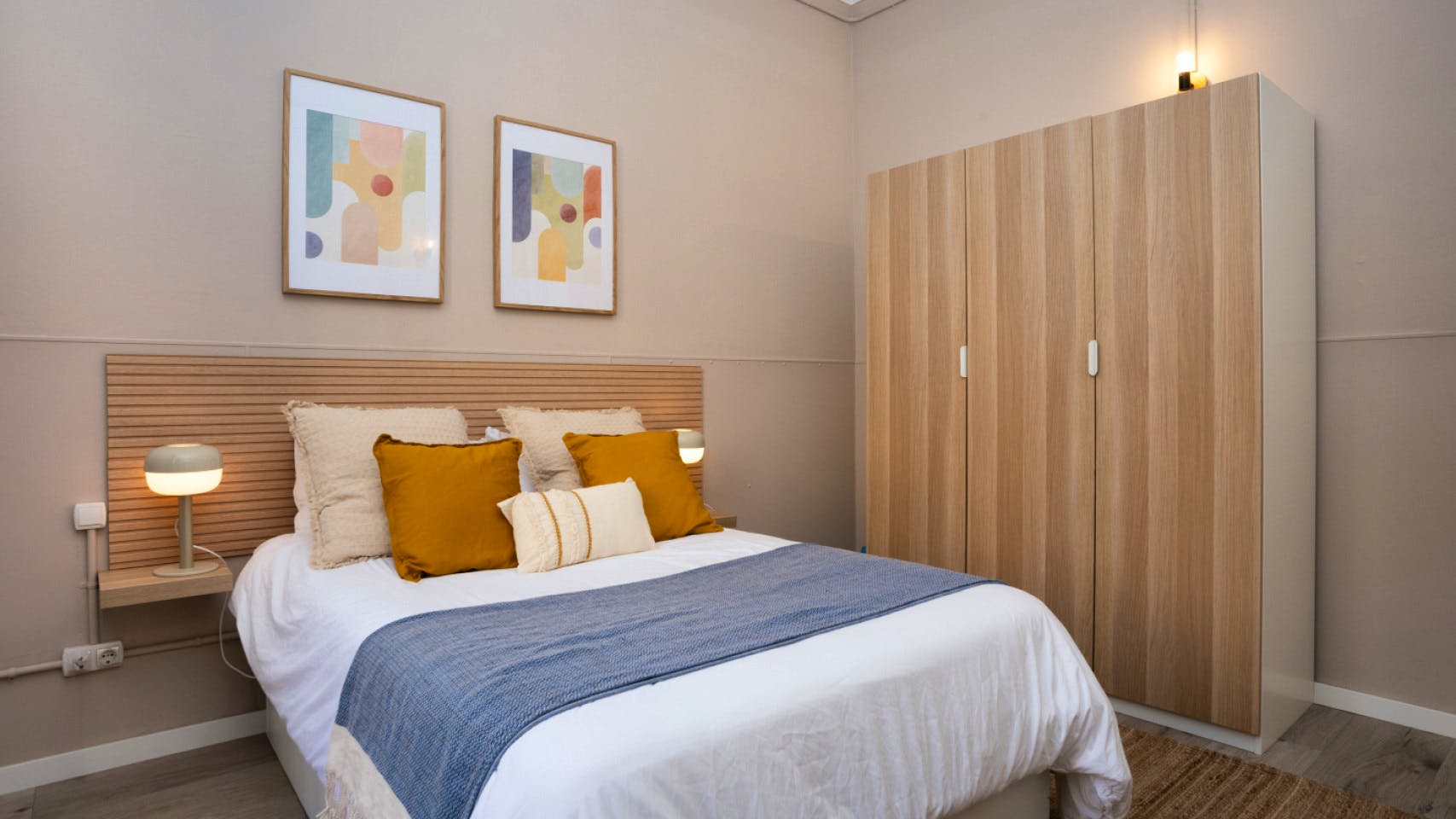 Room 1 - Spacious 7-Bedroom Coliving Apartment with Terrace in Central L'Eixample - Gallery - 20