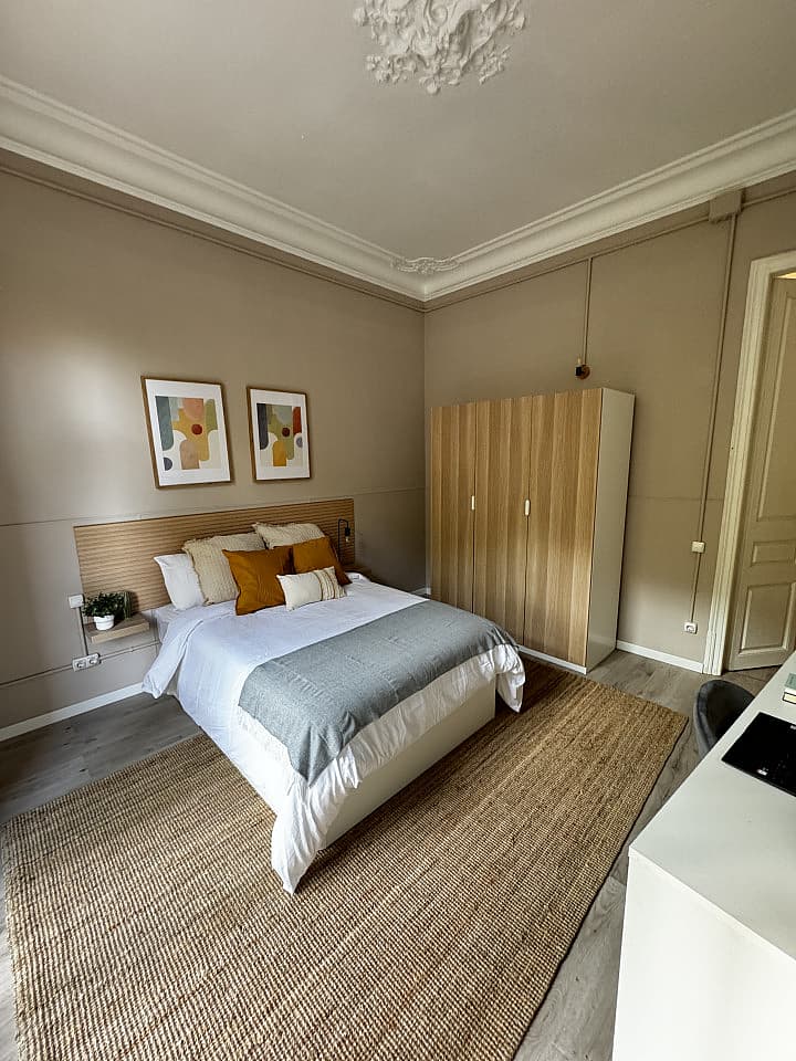 Room 1 - Spacious 7-Bedroom Coliving Apartment with Terrace in Central L'Eixample - Gallery - 63
