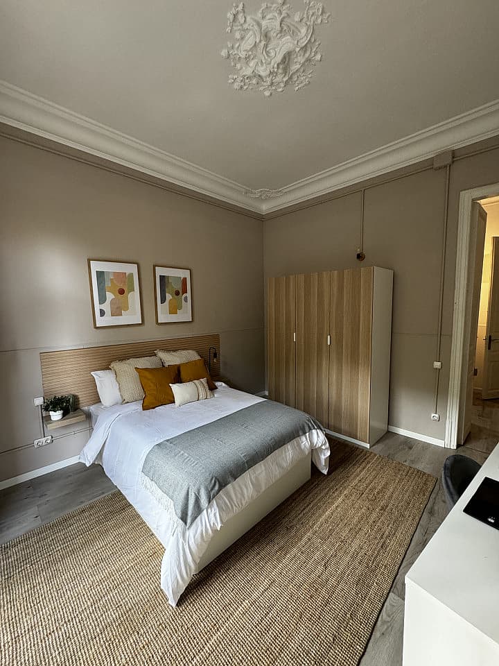 Room 1 - Spacious 7-Bedroom Coliving Apartment with Terrace in Central L'Eixample - Gallery - 39
