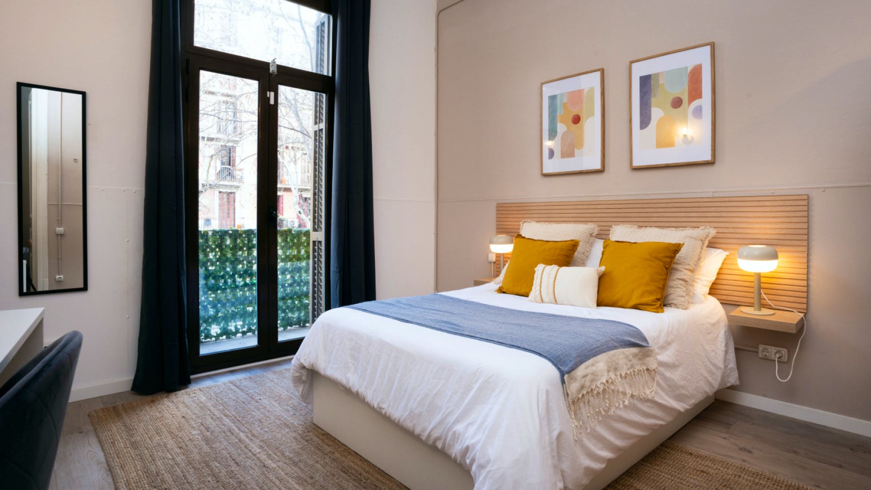 Room 1 - Spacious 7-Bedroom Coliving Apartment with Terrace in Central L'Eixample - Gallery - 18