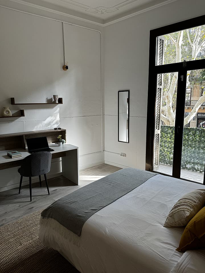 Room 1 - Spacious 7-Bedroom Coliving Apartment with Terrace in Central L'Eixample - Gallery - 58