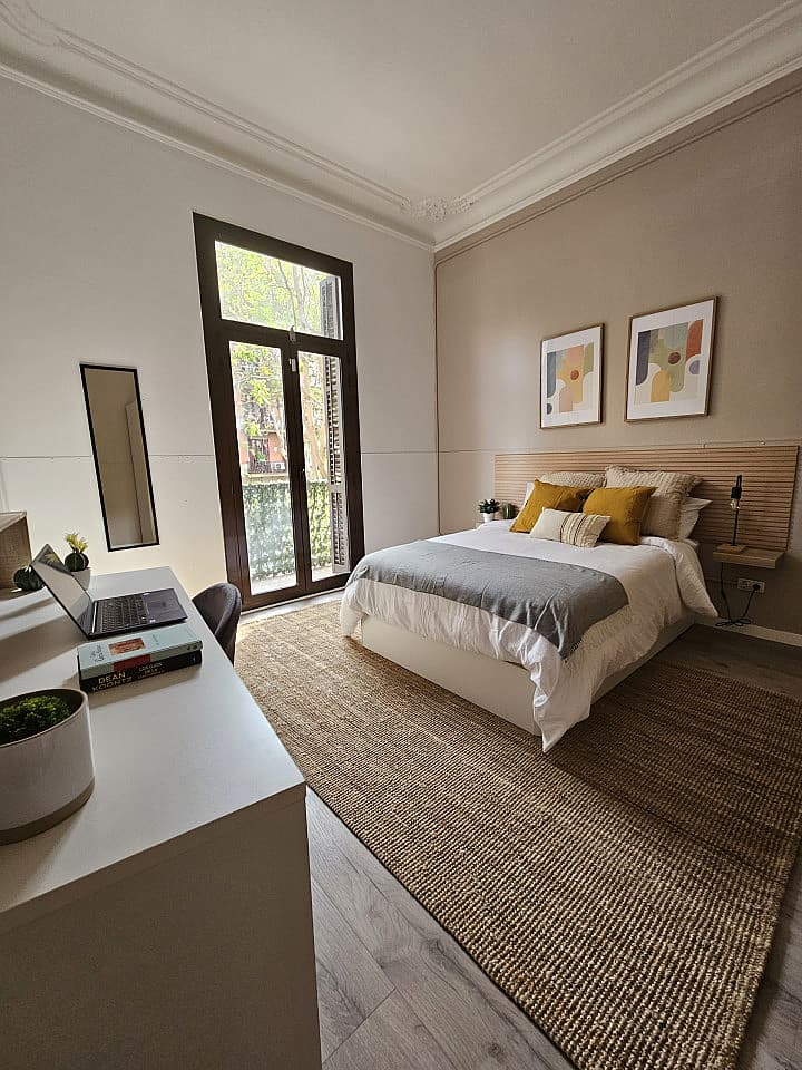 Room 1 - Spacious 7-Bedroom Coliving Apartment with Terrace in Central L'Eixample - Gallery - 77